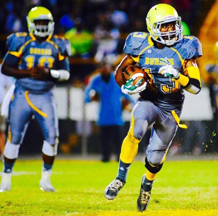 Andy Levitre carrying the ball in a football game